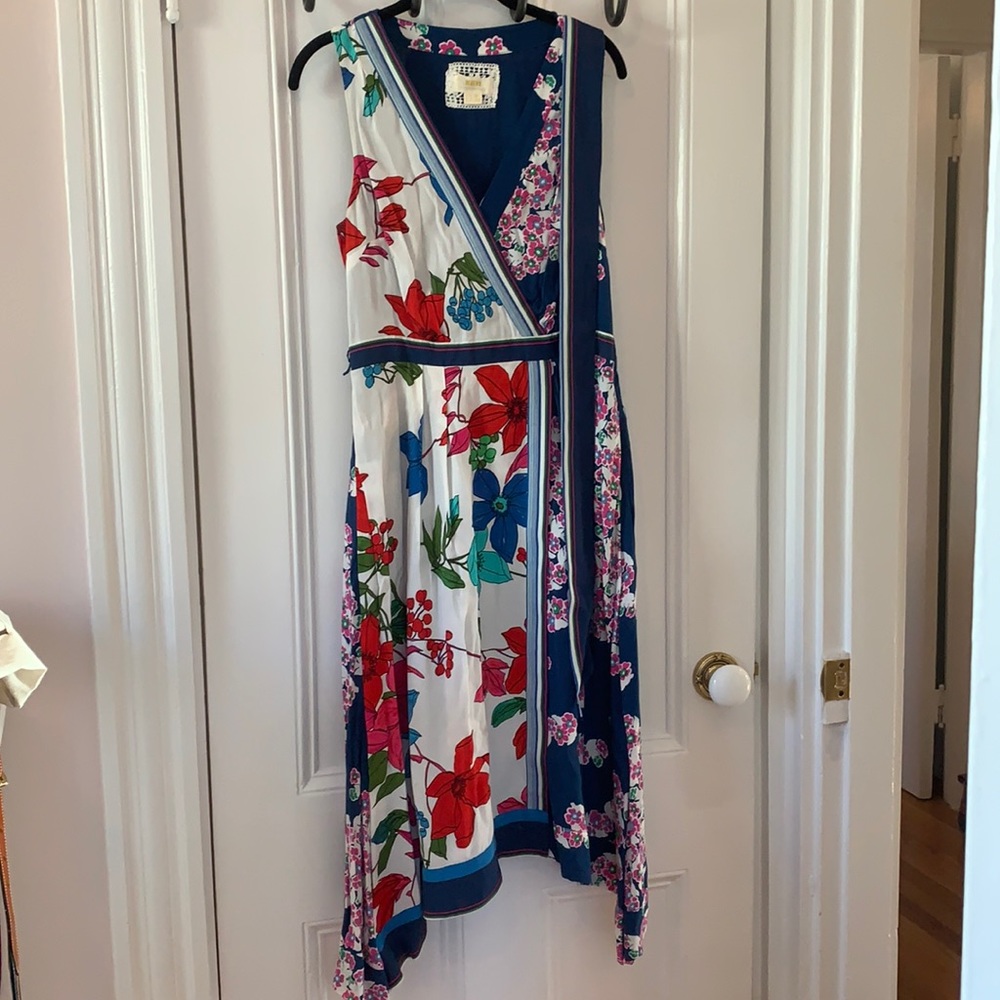 Floral Anthropologie faux wrap size: 8(perfect wear any wear springtime dress)